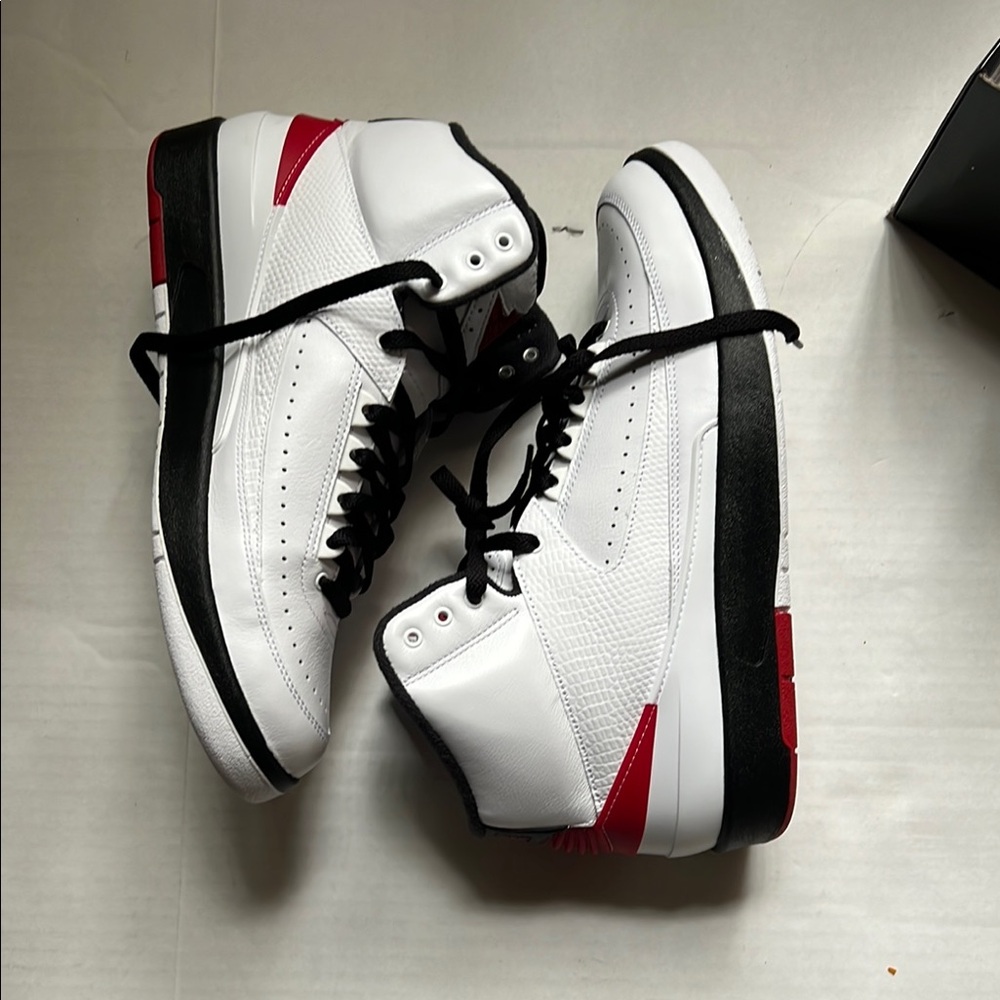 Air Jordan 2 Retro Sneakers Box/AUTHENTIC